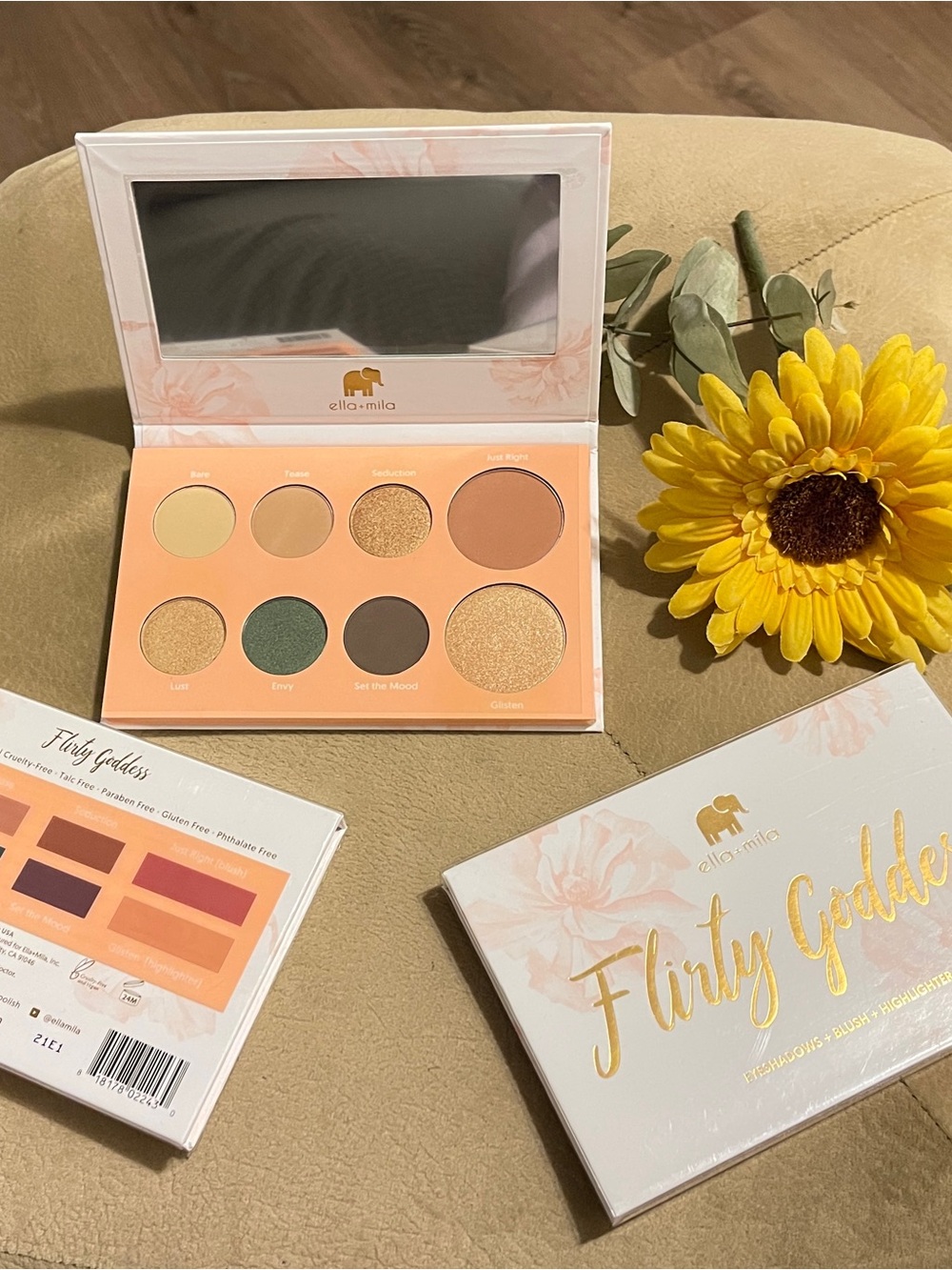 Flirty Goddess Eyeshadow Palette - Warm Peach & Gold
